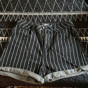 🖤Hot topic Stripes🖤